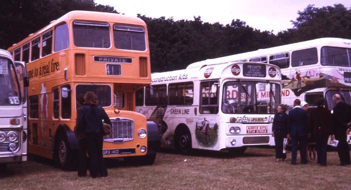 Green Line AEC Reliance Park Royal Airfix RP87