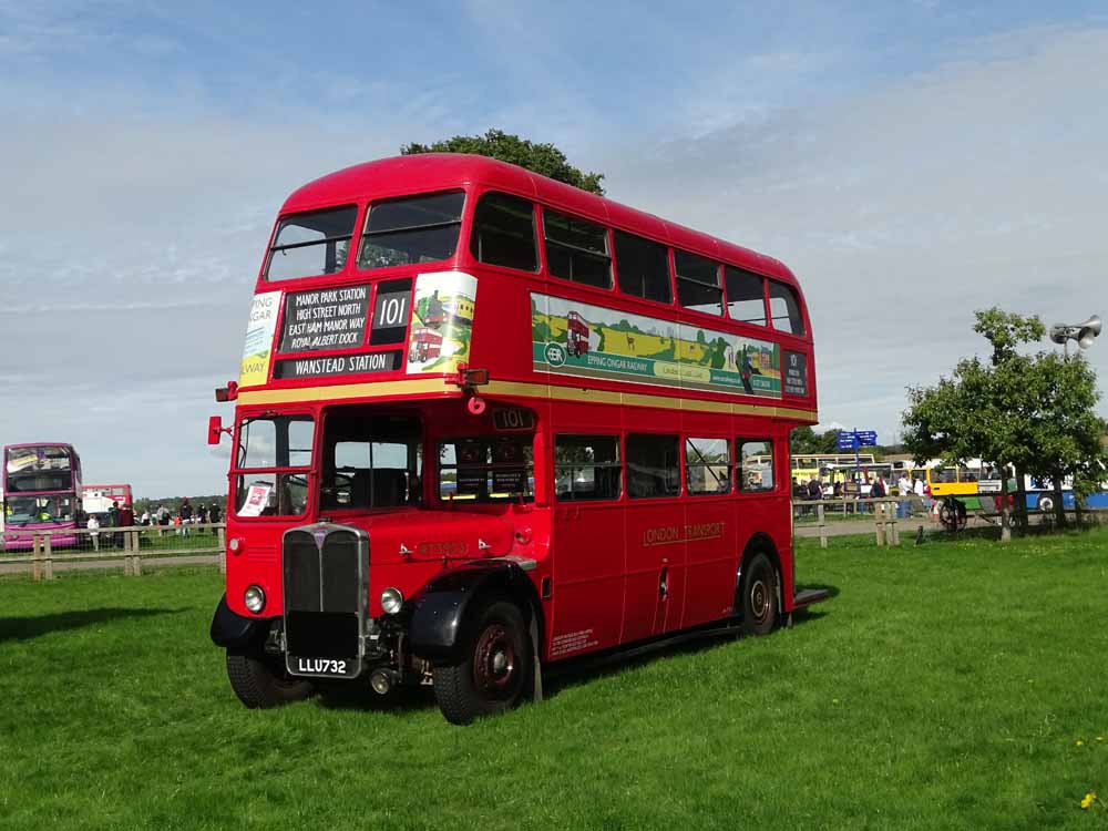 London Transport AEC Regent 3RT Weymann RT3933