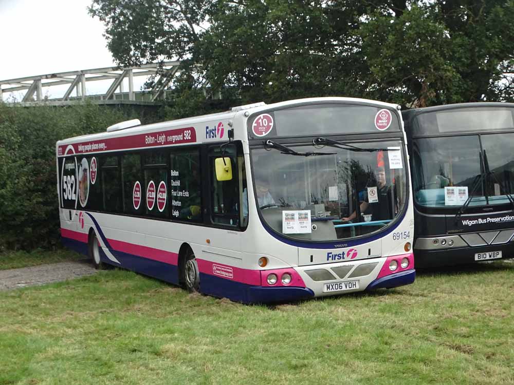 First Manchester Volvo B7RLE Wright 69154