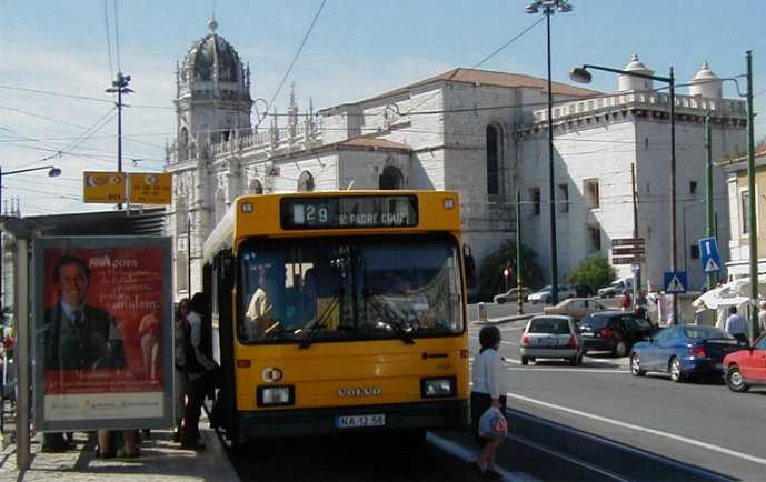 CARRIS Volvo B10R Camo 1468