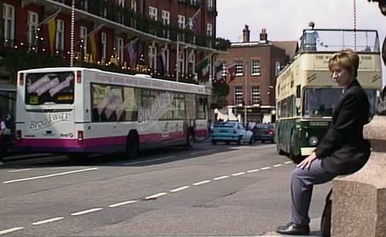 First Beeline Scania L94UB Wright 825