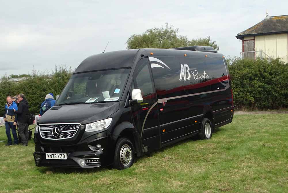 A to B Executive Mercedes 519CDI Iles WN73YZD