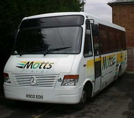 Motts Travel Mercedes O810D Autobus Classique R902EDO